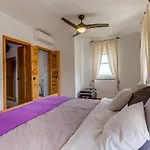 Beach Front Home In Plat بيت للعطل Sveti Mihovil