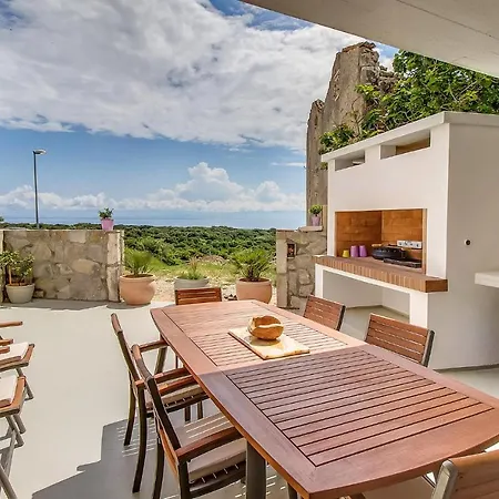 Beach Front Home In Plat * Sveti Mihovil