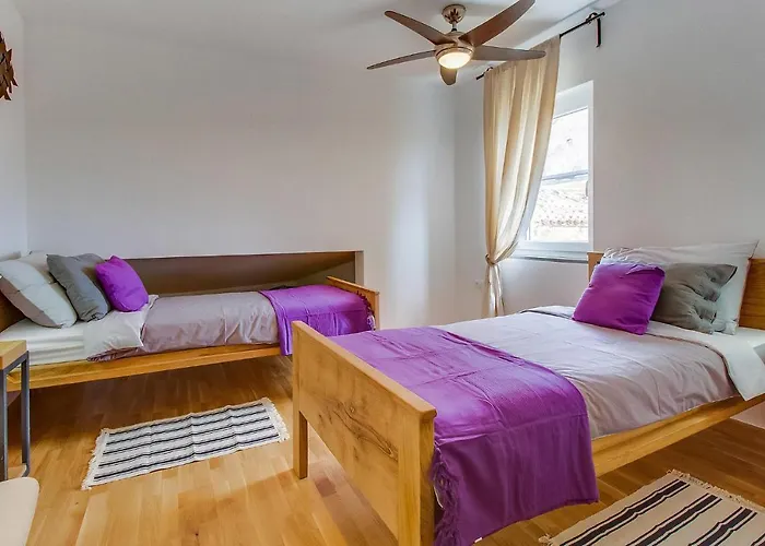 3 Bedroom Stunning Home In Plat 度假居 *