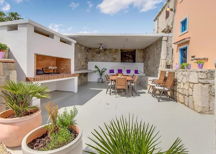 3 Bedroom Stunning Home In Plat *