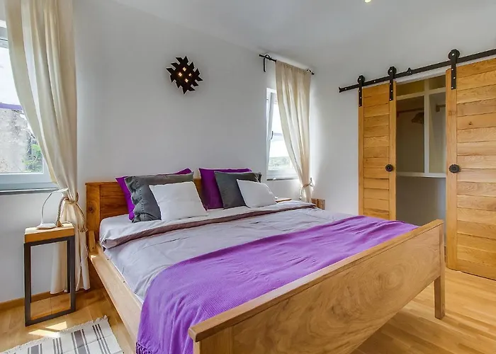 3 Bedroom Stunning Home In Plat Sveti Mihovil