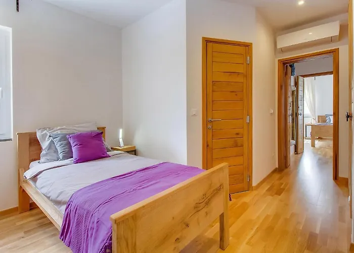 3 Bedroom Stunning Home In Plat