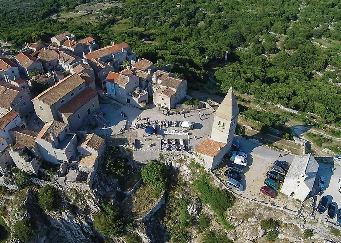 3 Bedroom Stunning Home In Plat * Sveti Mihovil